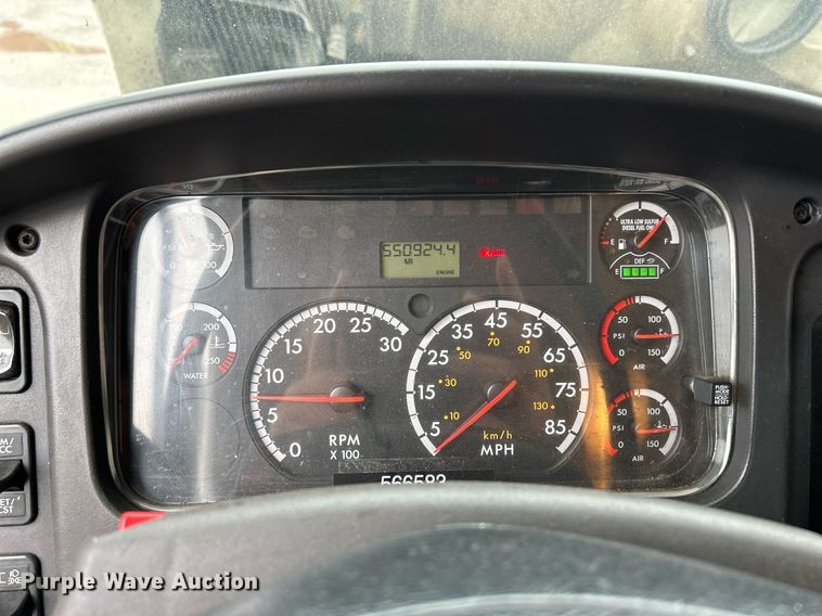 image for item DQ0938 2013 Freightliner Business Class M2  flatbed truck