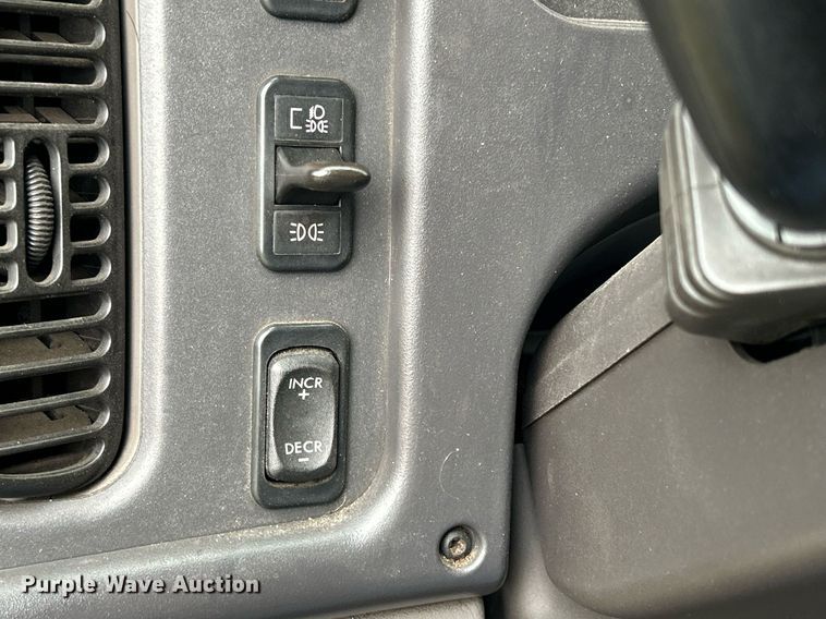 image for item DQ0938 2013 Freightliner Business Class M2  flatbed truck