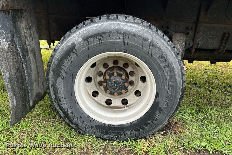 image for item DQ0938 2013 Freightliner Business Class M2  flatbed truck