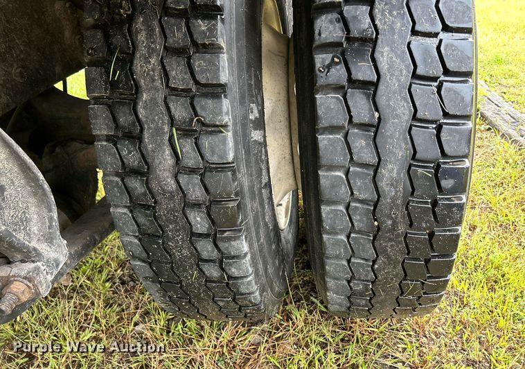 image for item DQ0938 2013 Freightliner Business Class M2  flatbed truck