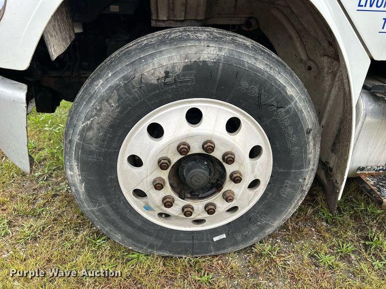 image for item DQ0938 2013 Freightliner Business Class M2  flatbed truck