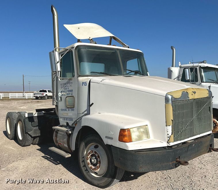 image for item DQ1478 1997 Volvo WCA  semi truck