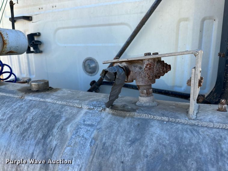 image for item DQ1478 1997 Volvo WCA  semi truck