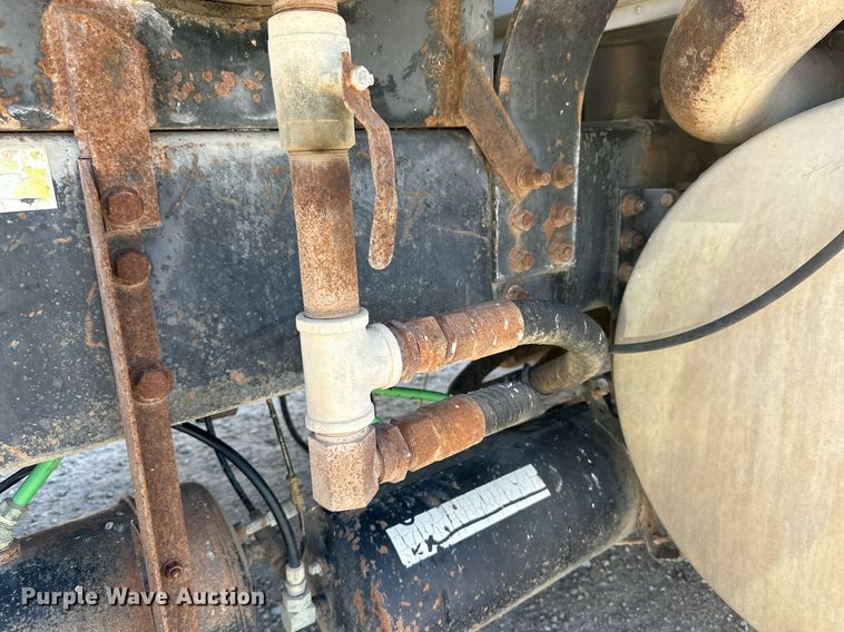 image for item DQ1478 1997 Volvo WCA  semi truck