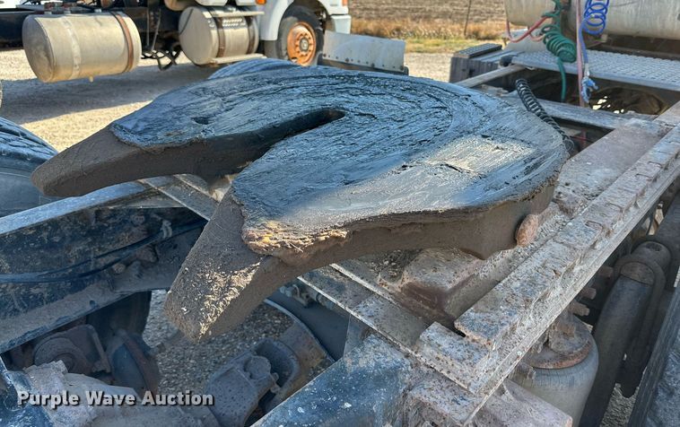 image for item DQ1478 1997 Volvo WCA  semi truck