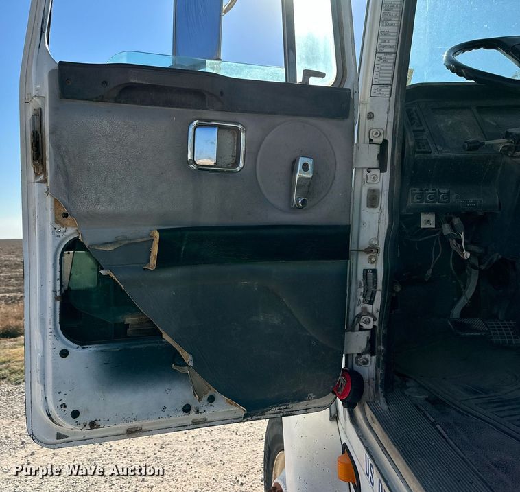 image for item DQ1478 1997 Volvo WCA  semi truck