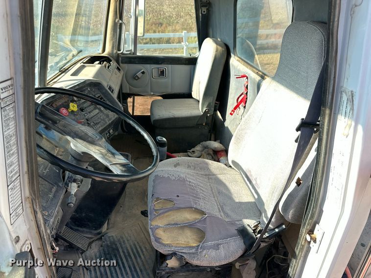 image for item DQ1478 1997 Volvo WCA  semi truck