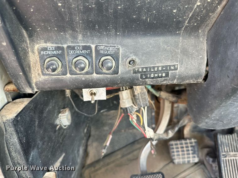 image for item DQ1478 1997 Volvo WCA  semi truck