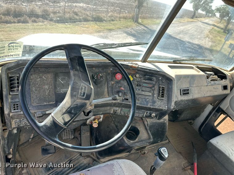 image for item DQ1478 1997 Volvo WCA  semi truck