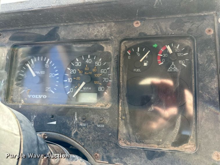 image for item DQ1478 1997 Volvo WCA  semi truck