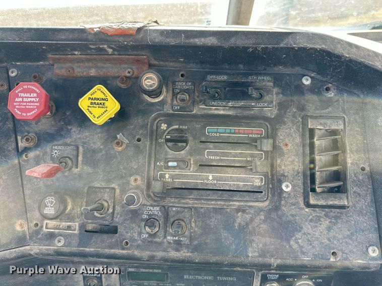 image for item DQ1478 1997 Volvo WCA  semi truck