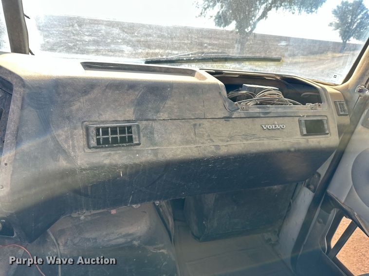 image for item DQ1478 1997 Volvo WCA  semi truck