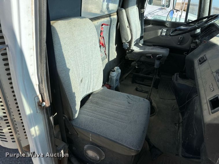 image for item DQ1478 1997 Volvo WCA  semi truck