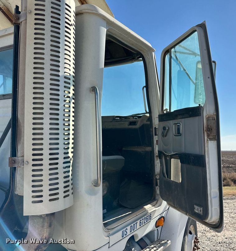 image for item DQ1478 1997 Volvo WCA  semi truck