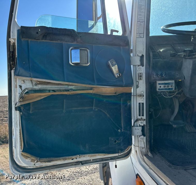 image for item DQ1479 1996 Volvo WCA  semi truck