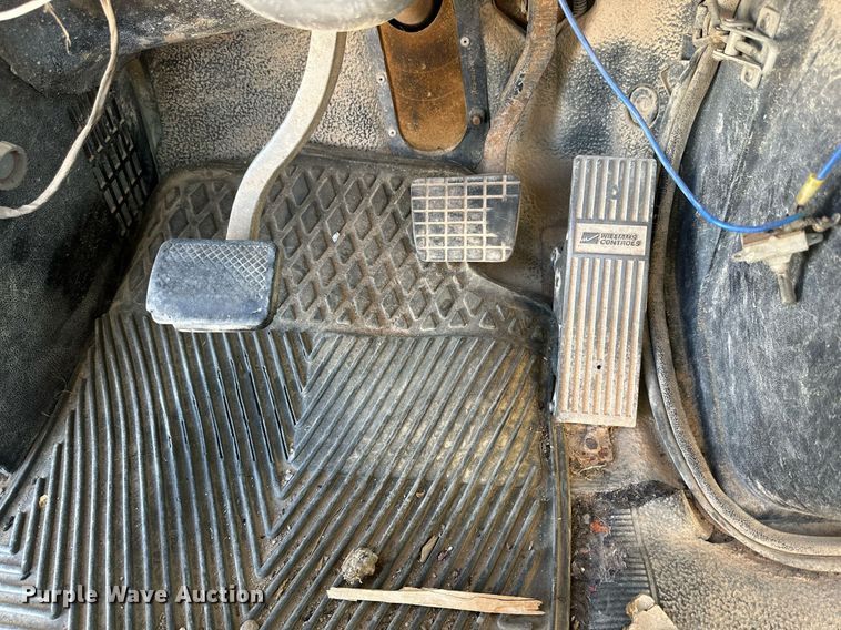 image for item DQ1479 1996 Volvo WCA  semi truck