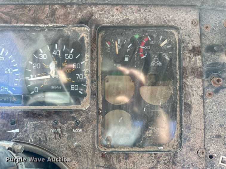 image for item DQ1479 1996 Volvo WCA  semi truck