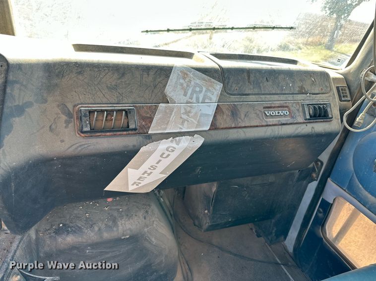 image for item DQ1479 1996 Volvo WCA  semi truck