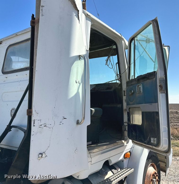 image for item DQ1479 1996 Volvo WCA  semi truck