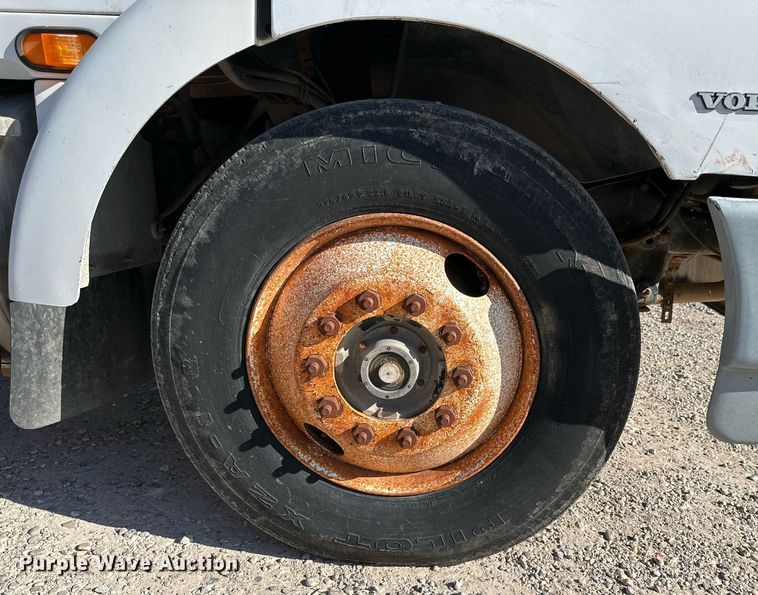 image for item DQ1479 1996 Volvo WCA  semi truck