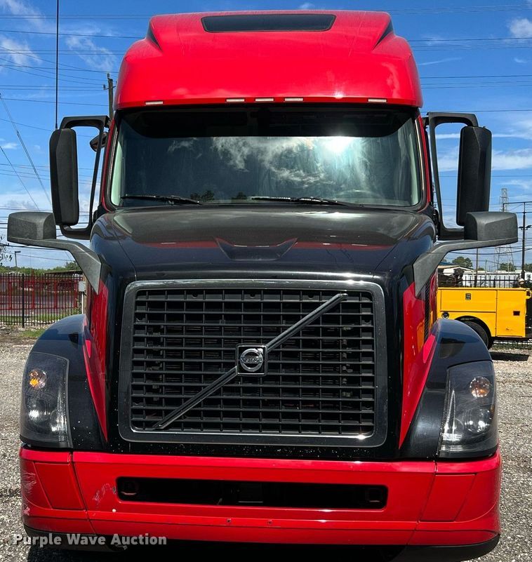 image for item DQ2223 2019 Volvo VN Series  semi truck