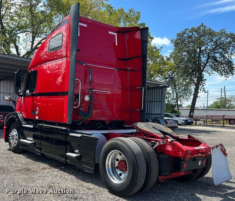image for item DQ2223 2019 Volvo VN Series  semi truck