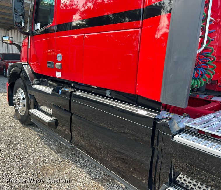 image for item DQ2223 2019 Volvo VN Series  semi truck