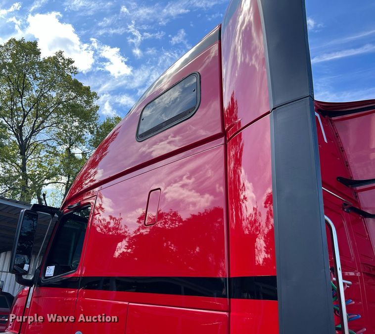 image for item DQ2223 2019 Volvo VN Series  semi truck