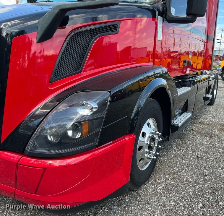 image for item DQ2223 2019 Volvo VN Series  semi truck