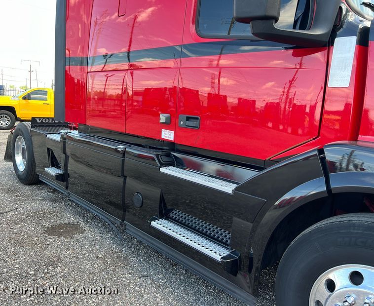 image for item DQ2223 2019 Volvo VN Series  semi truck