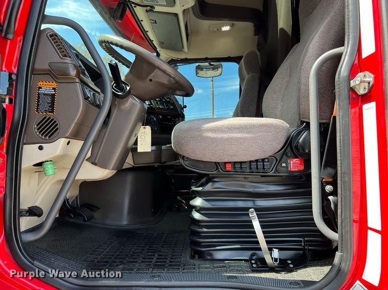 image for item DQ2223 2019 Volvo VN Series  semi truck