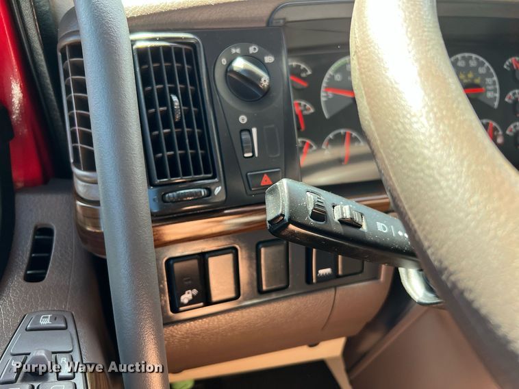 image for item DQ2223 2019 Volvo VN Series  semi truck