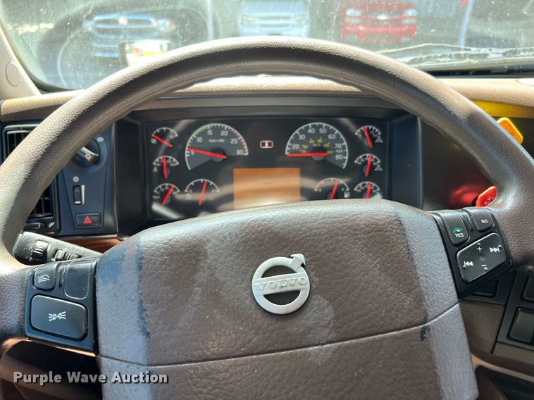 image for item DQ2223 2019 Volvo VN Series  semi truck