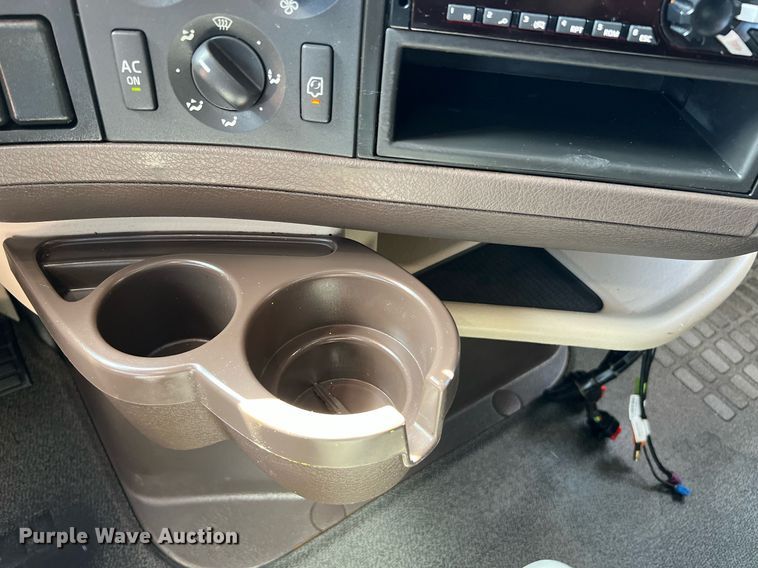 image for item DQ2223 2019 Volvo VN Series  semi truck