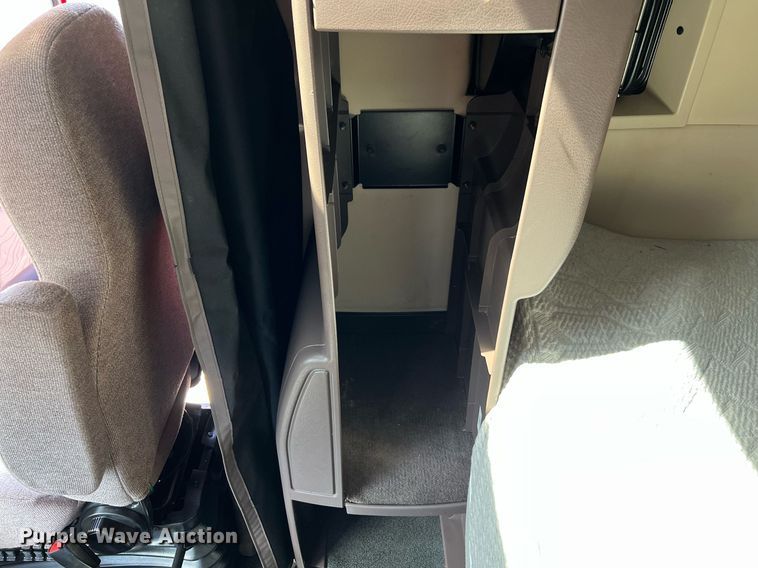 image for item DQ2223 2019 Volvo VN Series  semi truck