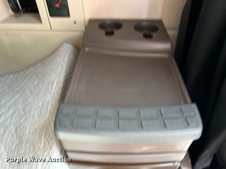 image for item DQ2223 2019 Volvo VN Series  semi truck