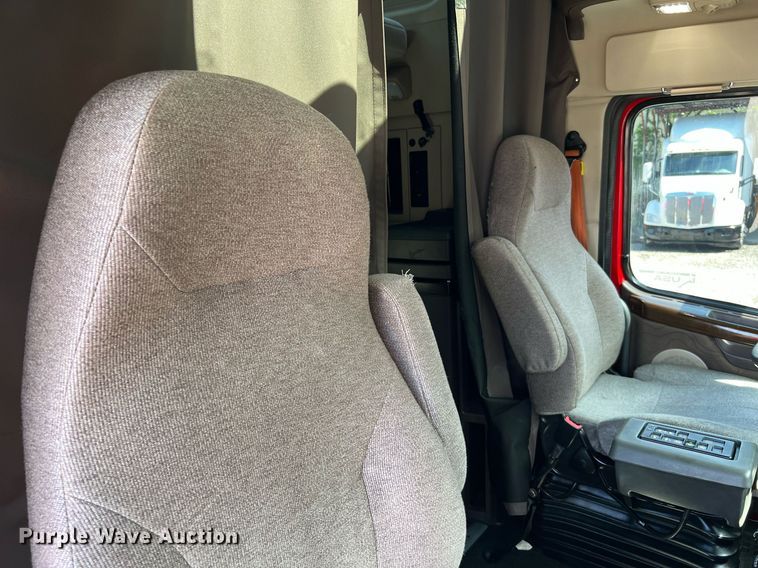 image for item DQ2223 2019 Volvo VN Series  semi truck