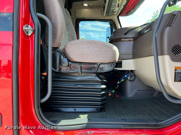 image for item DQ2223 2019 Volvo VN Series  semi truck