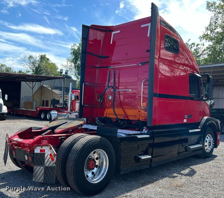 image for item DQ2224 2019 Volvo VN Series  semi truck