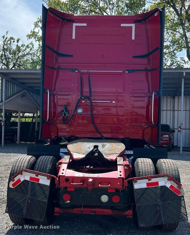 image for item DQ2224 2019 Volvo VN Series  semi truck