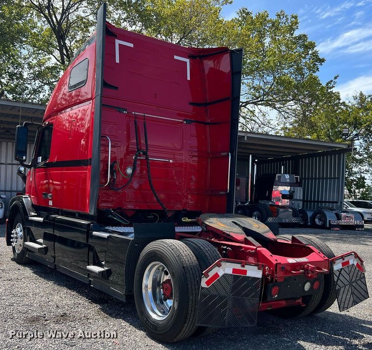 image for item DQ2224 2019 Volvo VN Series  semi truck