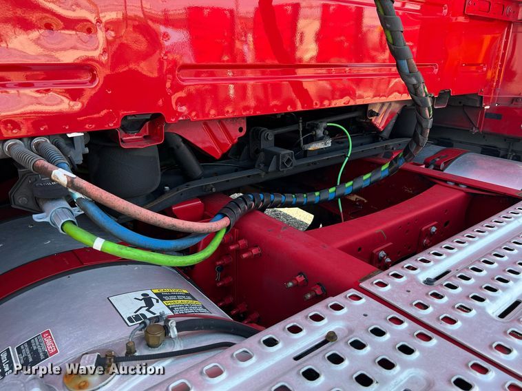 image for item DQ2224 2019 Volvo VN Series  semi truck