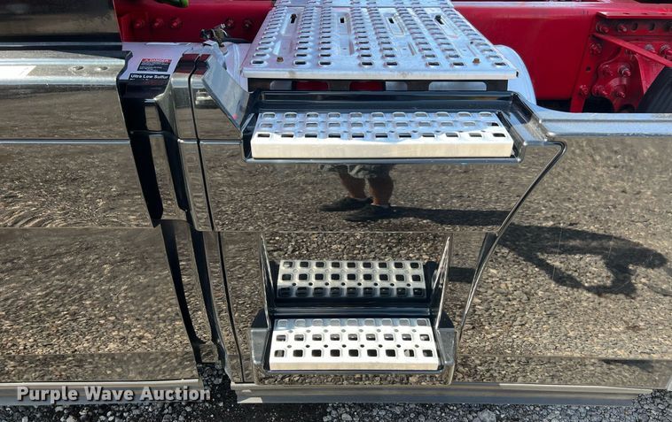 image for item DQ2224 2019 Volvo VN Series  semi truck