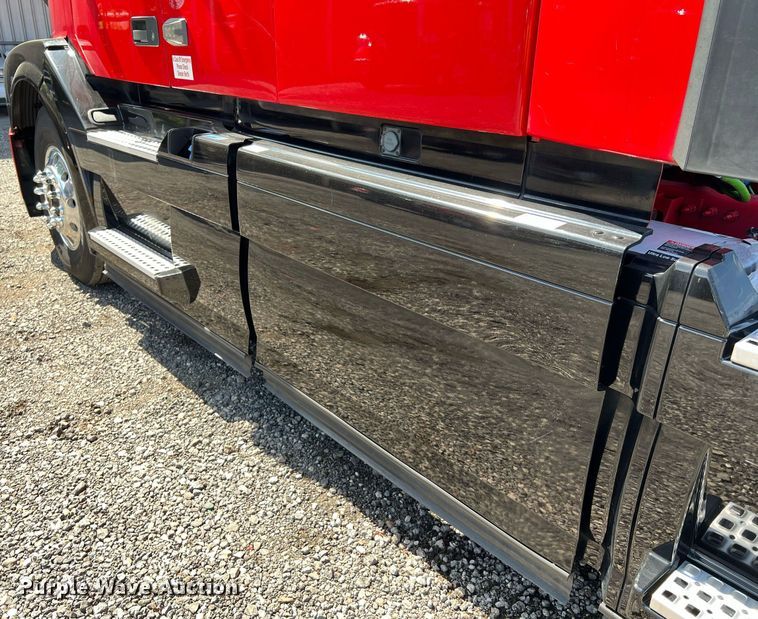 image for item DQ2224 2019 Volvo VN Series  semi truck