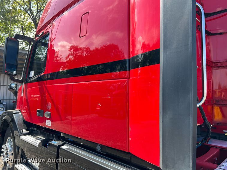 image for item DQ2224 2019 Volvo VN Series  semi truck