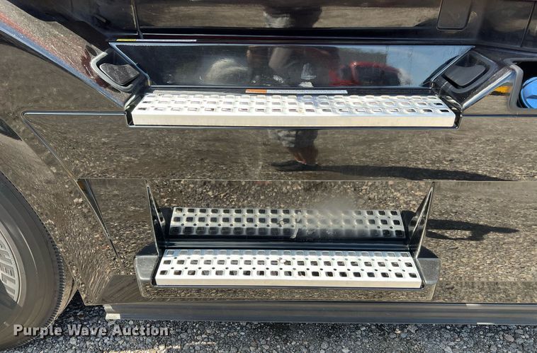 image for item DQ2224 2019 Volvo VN Series  semi truck