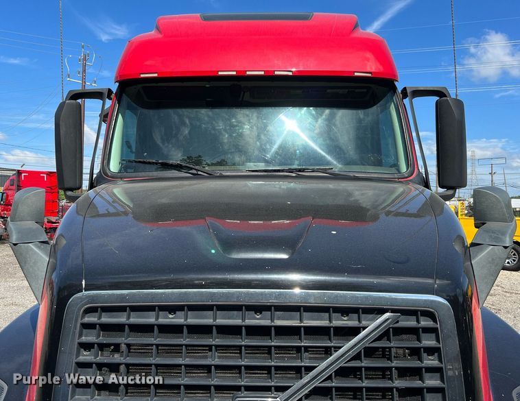 image for item DQ2224 2019 Volvo VN Series  semi truck