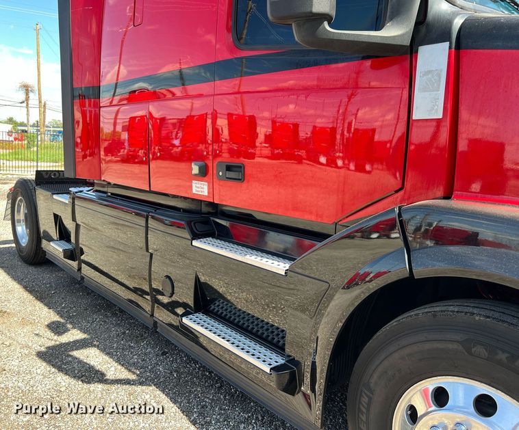 image for item DQ2224 2019 Volvo VN Series  semi truck