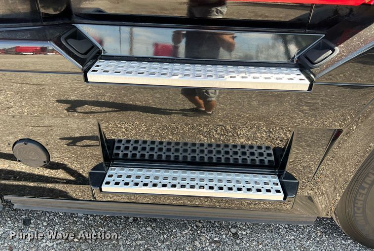 image for item DQ2224 2019 Volvo VN Series  semi truck