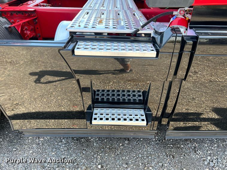 image for item DQ2224 2019 Volvo VN Series  semi truck